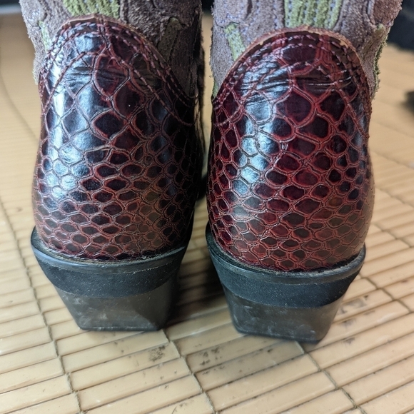 Ariat Alligator embossed Women’s  square toe black cherry leather boots size 5B - Picture 3 of 9